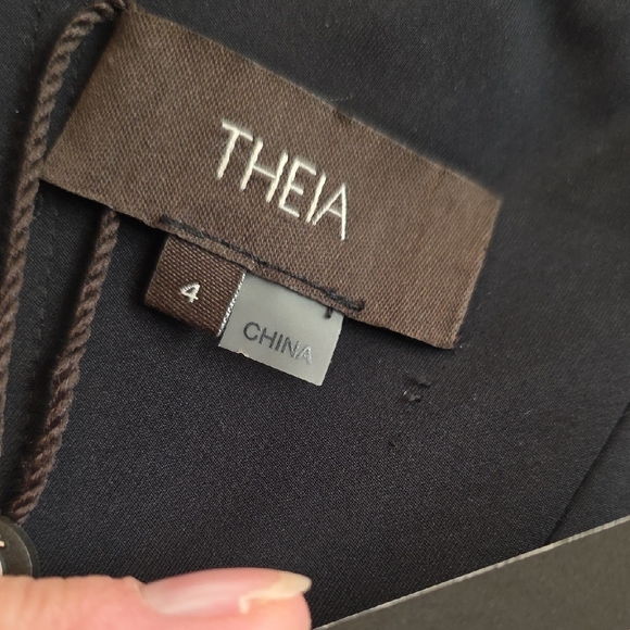 NEW $745 THEIA ANITA OFF THE SHOULDER VELVET GOWN DRESS IN CRIMSON ROSE SIZE 4 - Picture 9 of 10